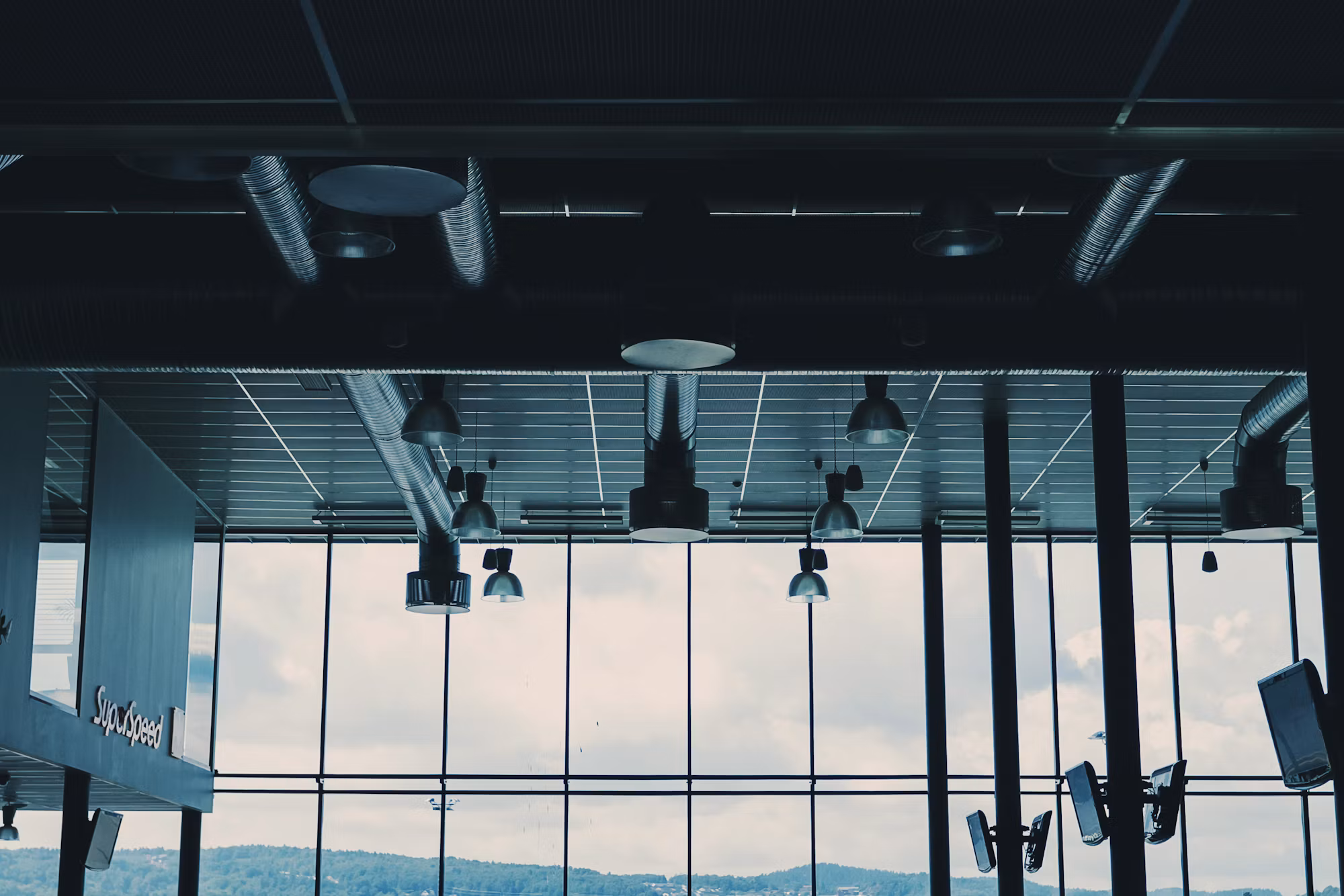 Exploring the Benefits of Airport Lounges: A Traveler’s Haven